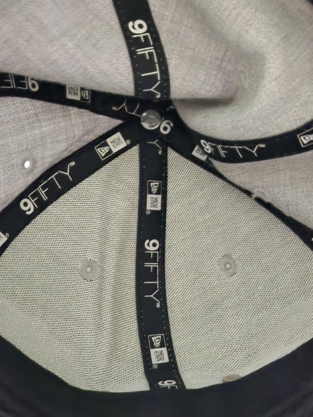 New Era Men's Light Gray Baseball Cap with Dark Gray Brim - Picture 4 of 6
